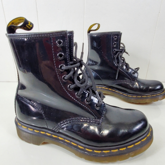 dr martens shiny boots